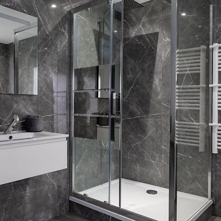 Suite Avec Jacuzzi & Terrasse Савини-льо-Темпл Екстериор снимка