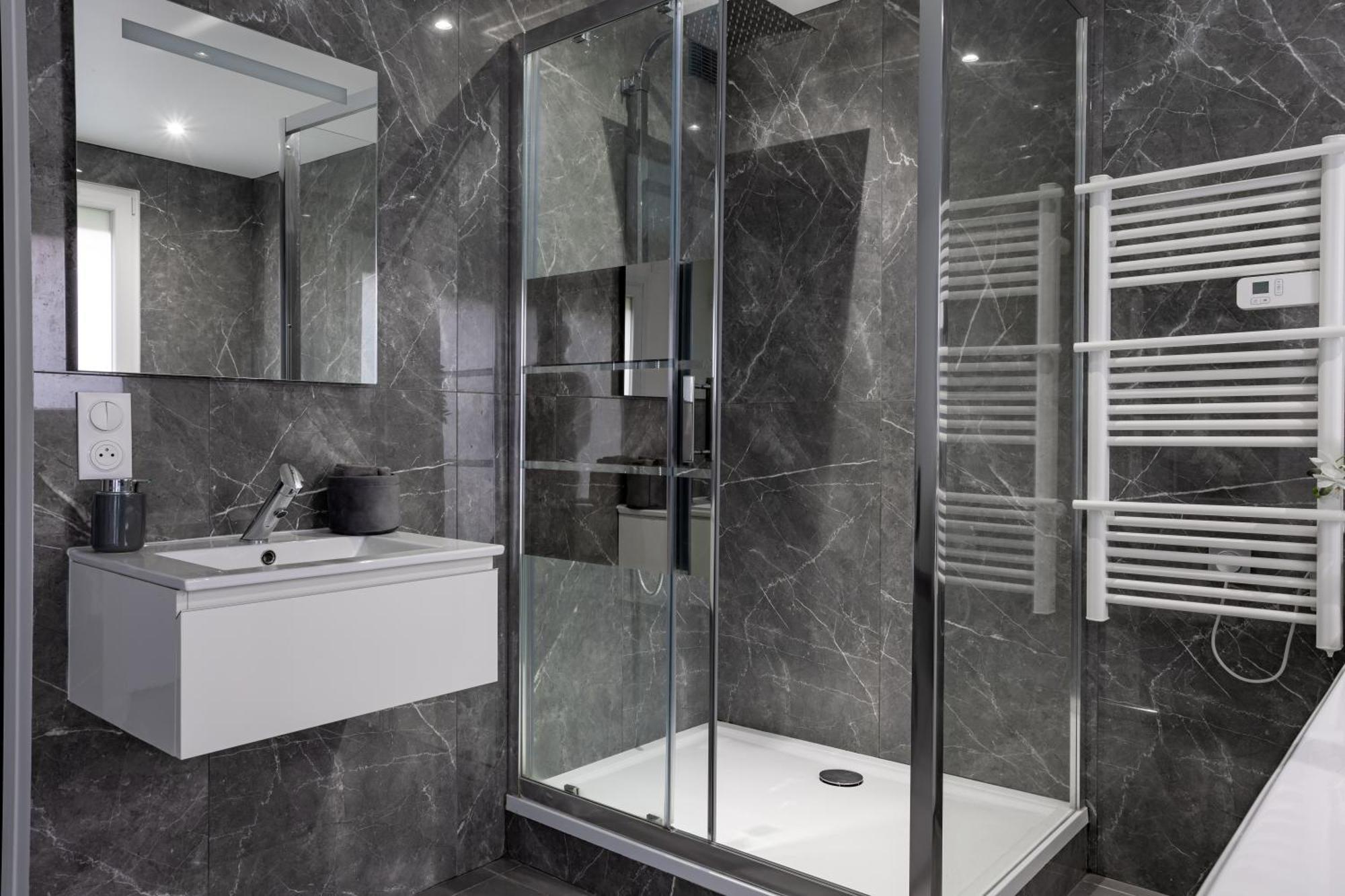 Suite Avec Jacuzzi & Terrasse Савини-льо-Темпл Екстериор снимка