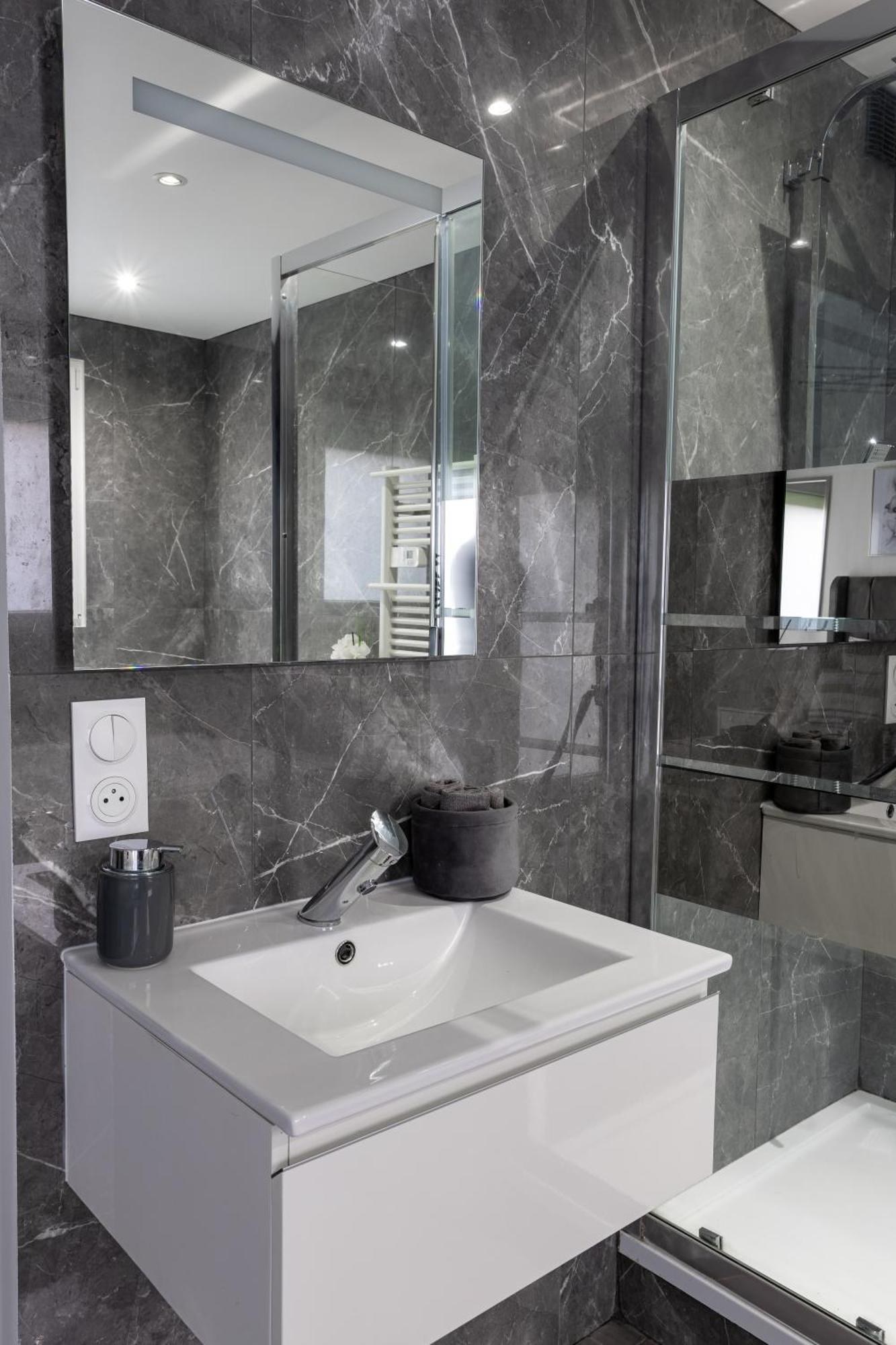 Suite Avec Jacuzzi & Terrasse Савини-льо-Темпл Екстериор снимка